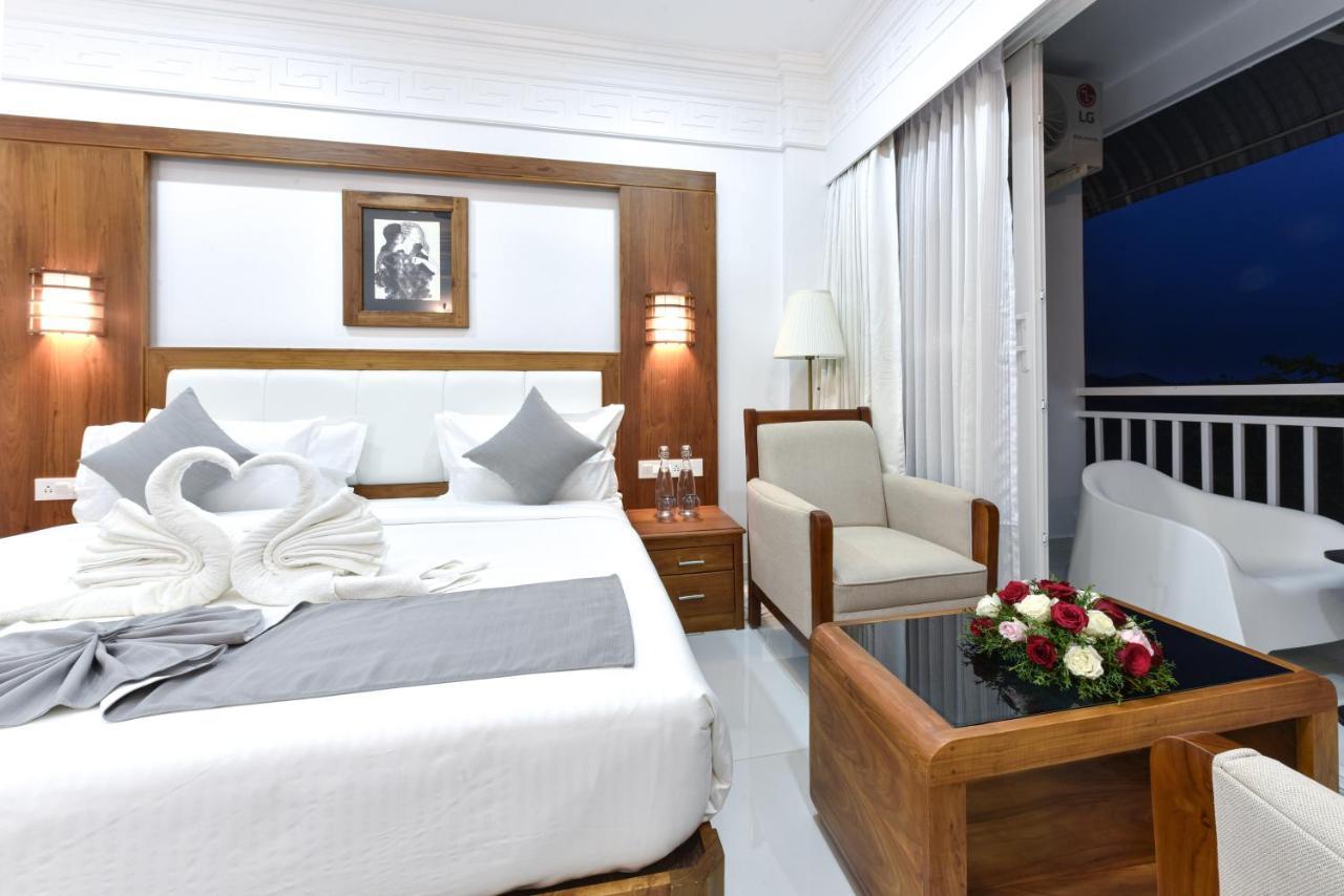Hotel White House, 蒙纳 外观 照片