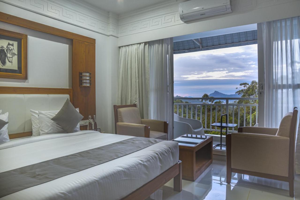 Hotel White House, 蒙纳 外观 照片