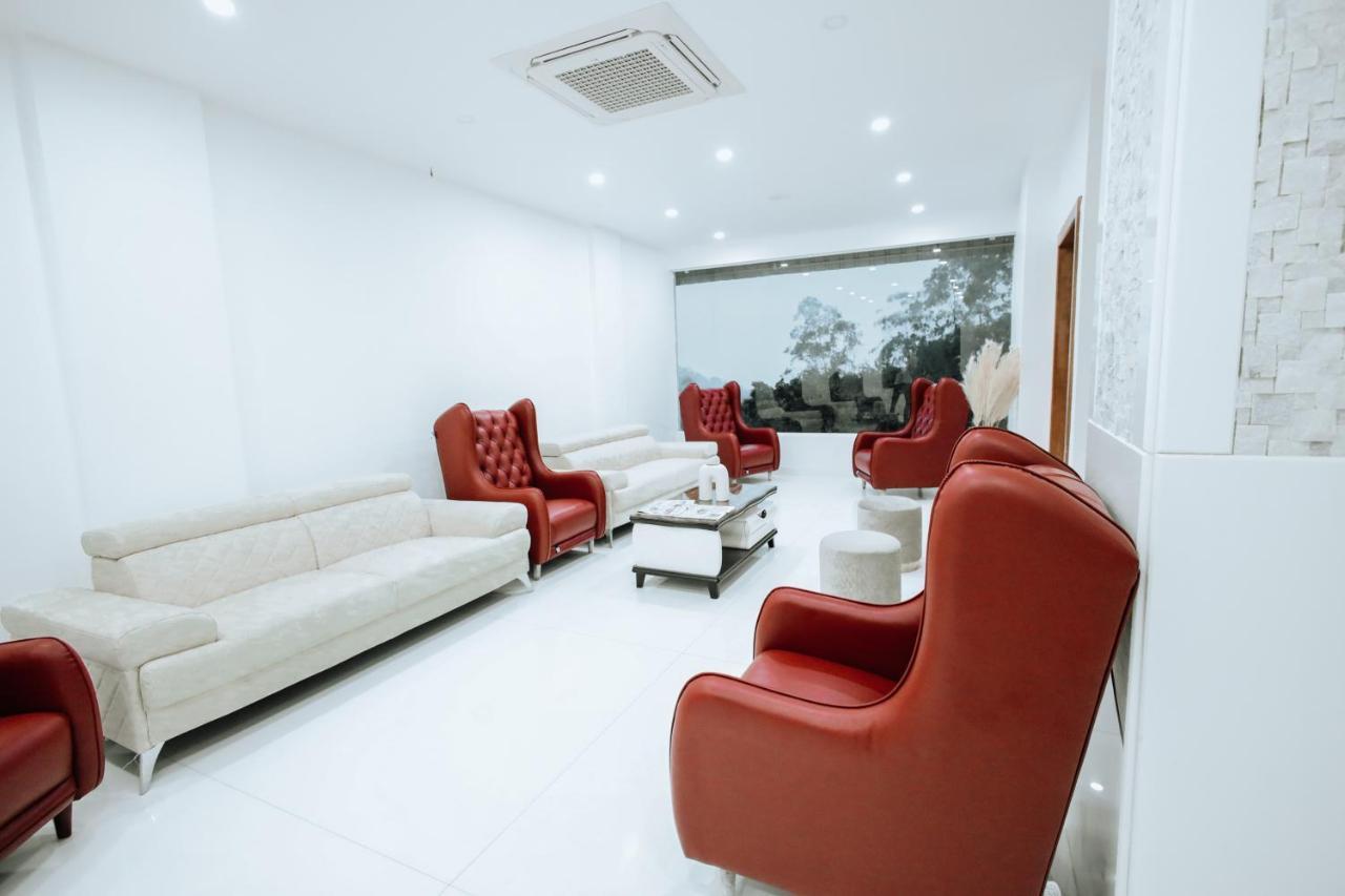 Hotel White House, 蒙纳 外观 照片