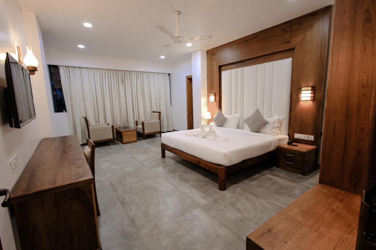 Hotel White House, 蒙纳 外观 照片