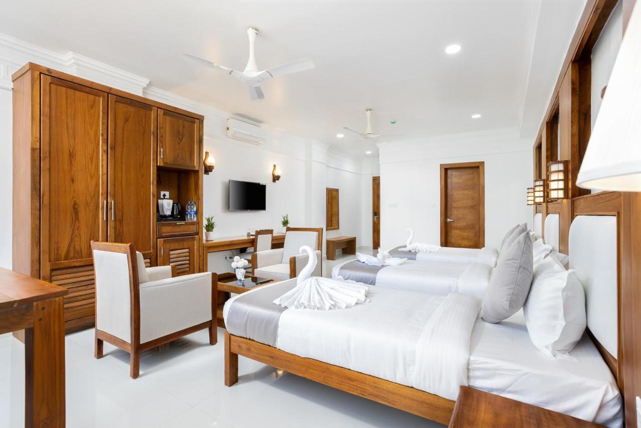 Hotel White House, 蒙纳 外观 照片