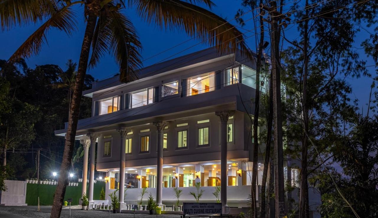Hotel White House, 蒙纳 外观 照片
