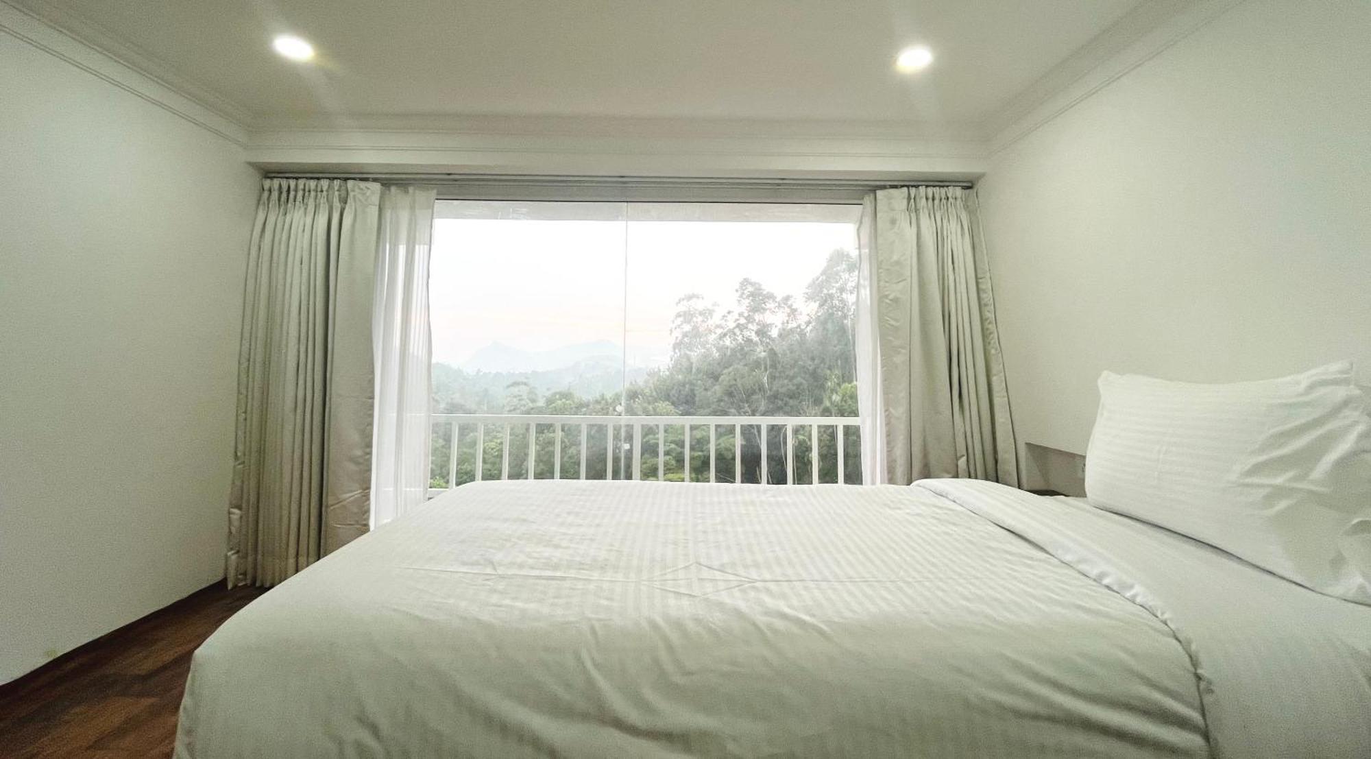Hotel White House, 蒙纳 外观 照片