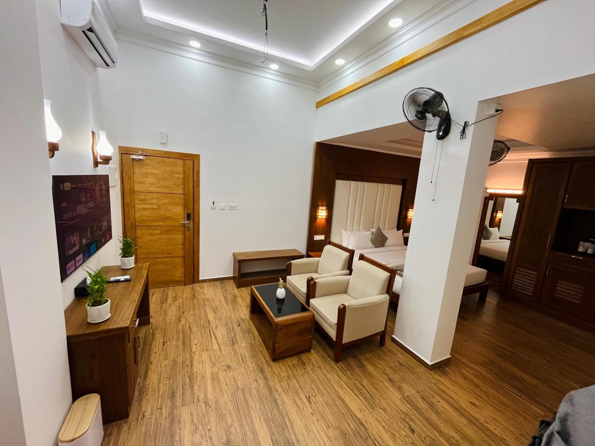 Hotel White House, 蒙纳 外观 照片