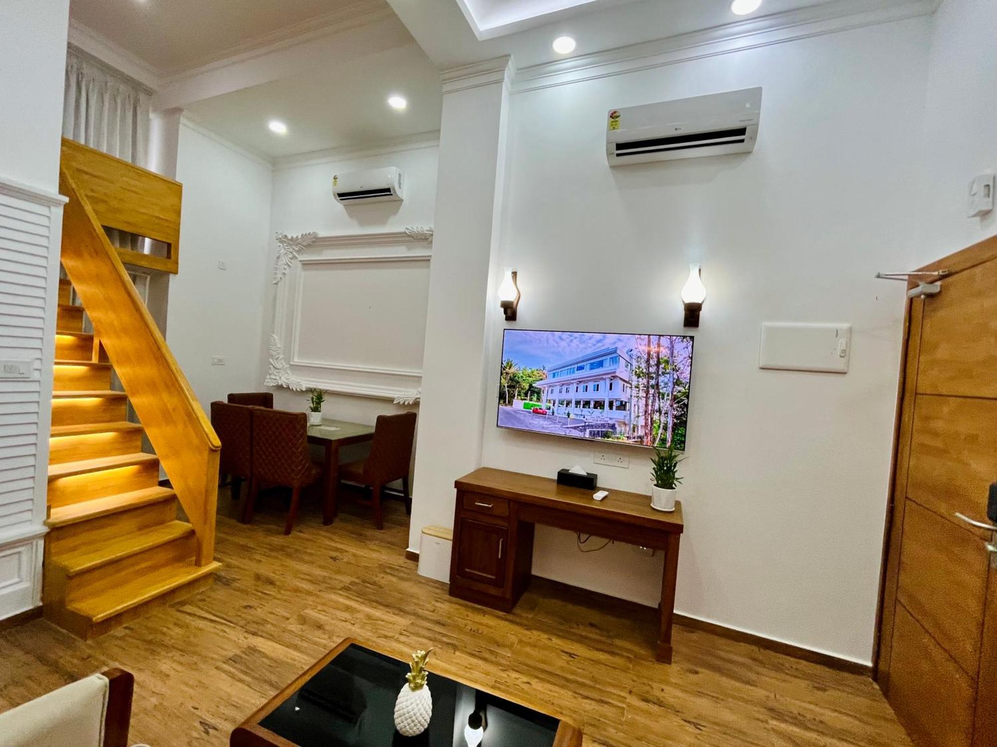 Hotel White House, 蒙纳 外观 照片