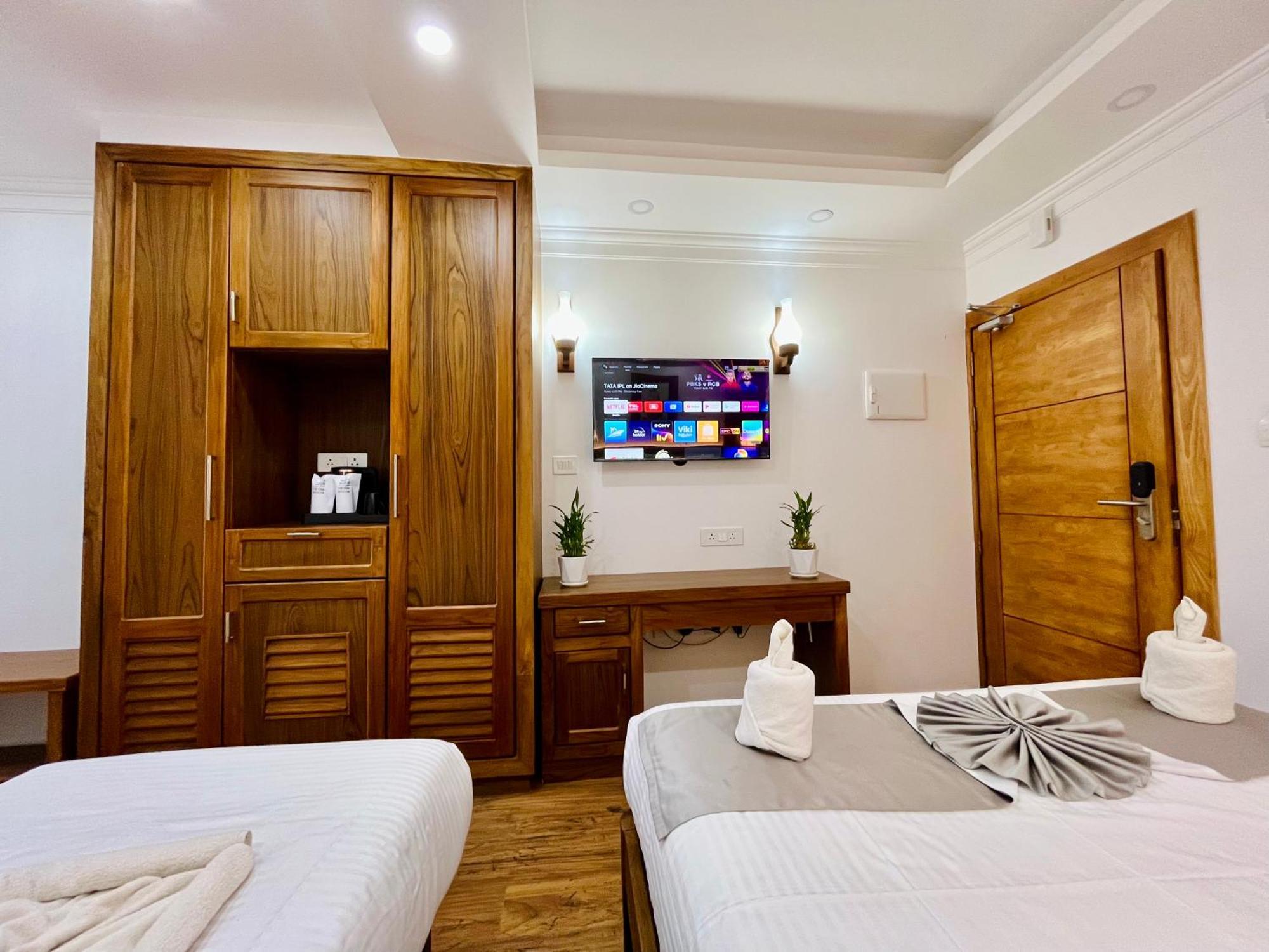 Hotel White House, 蒙纳 外观 照片